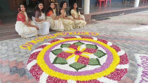 Il Chris Cappell College a Paravour (Kerala) festeggia Onam: un trionfo di tradizioni e inclusività